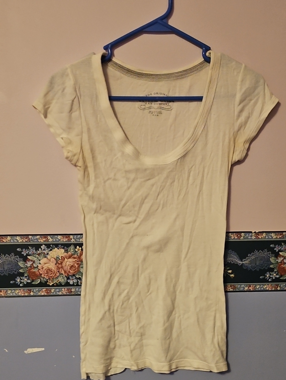 Arizona Jean Company Cream Scoop Neck Short Sleeve Tee